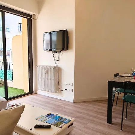 T3 Le Gambetta Climatise - Terrasse - Centre Hyeres